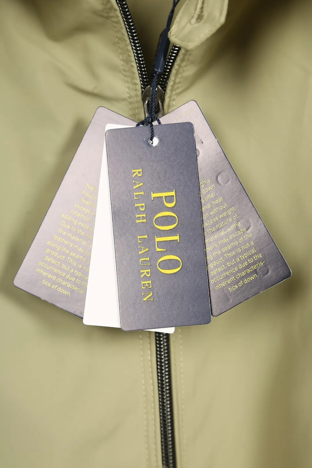 P320 Real photos [Evergreen all year round] Style number: 25025# (on sale all year round) Color: black/light card/gray white Size: S to XL - Ralph Lauren/Ralph Lauren SS25 new double-layer windproof and water-repellent classic old cadre style light casual jacket - double-layer design same color inside and outside S237 high-density micro-water-repellent craft fabric (100% T) ✅ | - Custom-woven double-layer rabbit velvet needle thread, non-market wrong version of mercerized cotton ✅ - Customized two-color webbing strip on the back collar, with zipper side pockets inside ✅ - POLO brand zipper, genuine leather zipper piece, dark and light two-color buttons ✅ - RL25SS new jacket The fabric is made of lightweight polyester fiber, windproof and waterproof, more lightweight, suitable for traveling or daily outdoor sports, simple line design and wide and neat tailoring, unisex style for both men and women Good for commuting, classic and durable